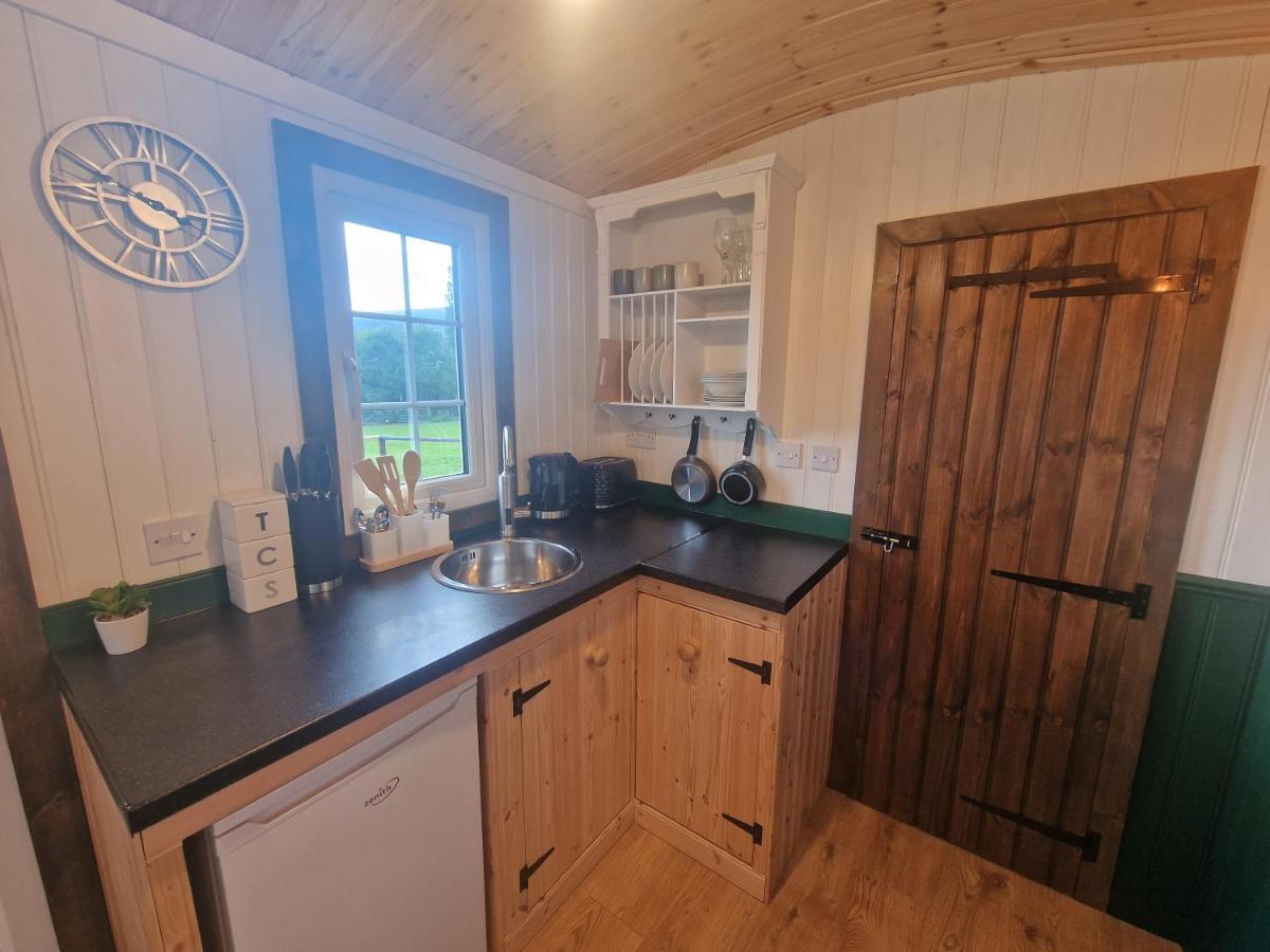 Cwtch Glamping Shepherds Huts Abergavenny Exteriér fotografie