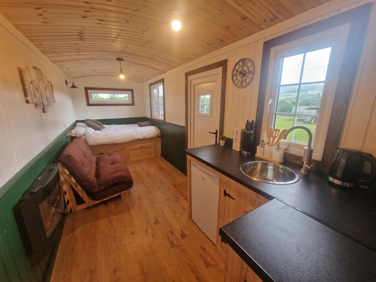 Cwtch Glamping Shepherds Huts Abergavenny Exteriér fotografie