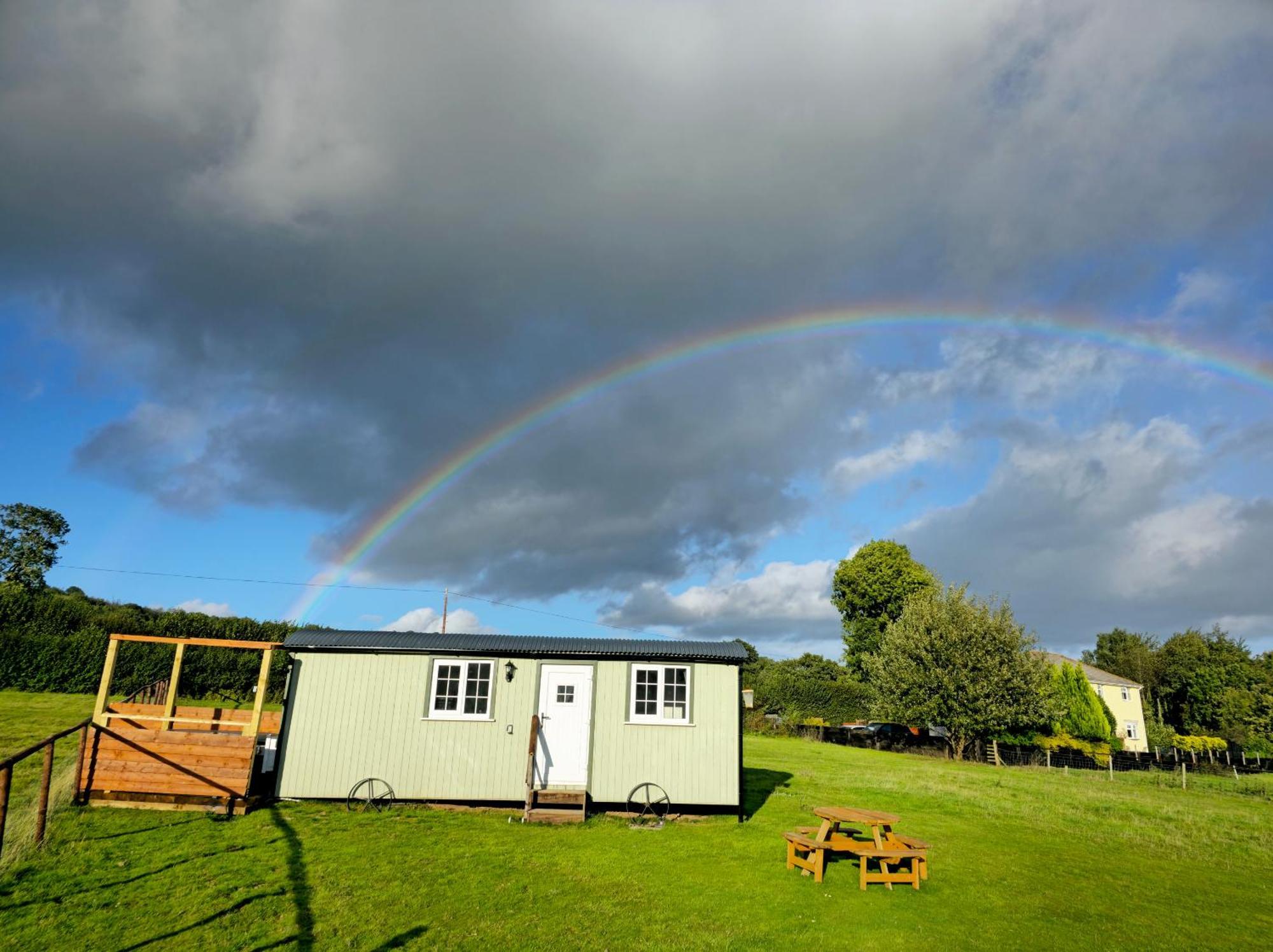 Cwtch Glamping Shepherds Huts Abergavenny Exteriér fotografie